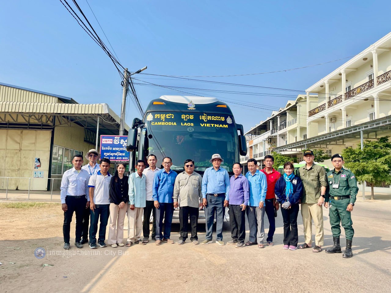 ទិដ្ឋភាព បងប្អូនប្រជាពលរដ្ឋមកទទួលសេវារថយន្ដក្រុងសាធារណ: " ជិះដោយមិនបង់ប្រាក់ " ពីរាជធានីភ្នំពេញទៅតាមបណ្តាខេត្ត និងពីបណ្ដាខេត្ដមករាជធានីភ្នំពេញ នៅថ្ងៃដឹកជញ្ជូនទី៣នាព្រឹក ថ្ងៃទី១៦ ខែមេសា ឆ្នាំ២០២៦។ - image 16