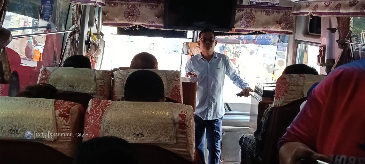 ឯកឧត្ដម ឃួង ស្រេង អភិបាល នៃគណៈអភិបាលរាជធានីភ្នំពេញ និង ឯកឧត្ដម ហេង សួរ រដ្ឋមន្ដ្រីក្រសួងការងារ និងបណ្ដុះបណ្ដាលវិជ្ជាជីវ: បានឆ្លៀតពេលដ៏មមាញឹកអញ្ជើញមកជូនដំណើរបងប្អូនប្រជាពលរដ្ឋ ដែលធ្វើដំណើរតាមរថយន្តក្រុងសាធារណៈ - image 51