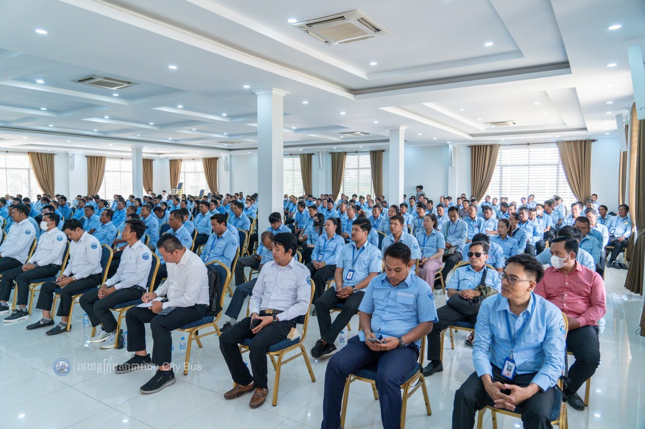 រដ្ឋាករស្វយ័តសាធារណៈរថយន្តក្រុង (City Bus) រាជធានីភ្នំពេញបានរៀបចំវគ្គបណ្តុះបណ្តាលស្តីពី “ ជំនាញបច្ចេកទេសបើកបររថយន្តក្រុង សម្រាប់បម្រើសេវាដឹក ជញ្ជូនសាធារណៈរថយន្តក្រុងក្នុងរាជធានីភ្នំពេញ” - image 8