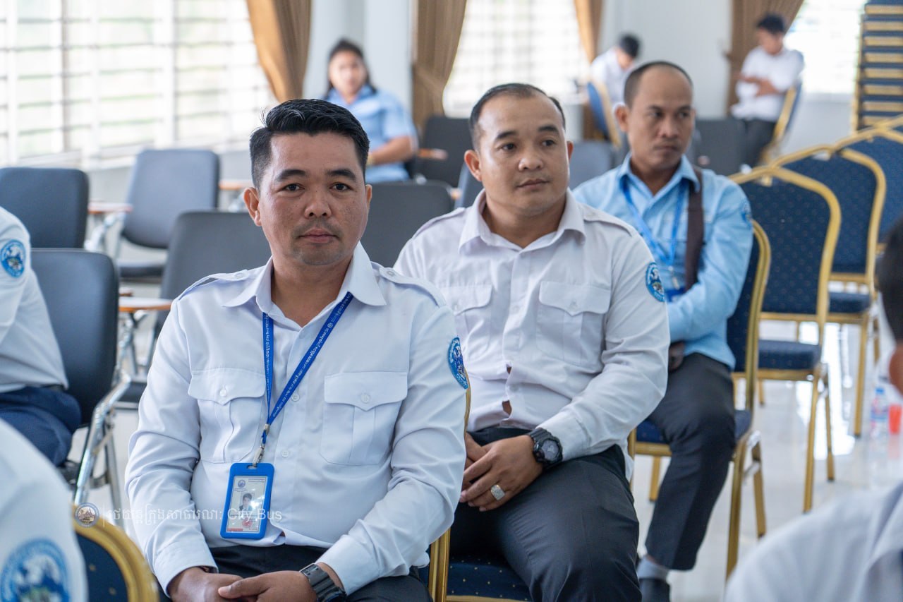 រដ្ឋាករស្វយ័តសាធារណៈរថយន្តក្រុង (City Bus) រាជធានីភ្នំពេញបានរៀបចំវគ្គបណ្តុះបណ្តាលស្តីពី “ ជំនាញបច្ចេកទេសបើកបររថយន្តក្រុង សម្រាប់បម្រើសេវាដឹក ជញ្ជូនសាធារណៈរថយន្តក្រុងក្នុងរាជធានីភ្នំពេញ” - image 11