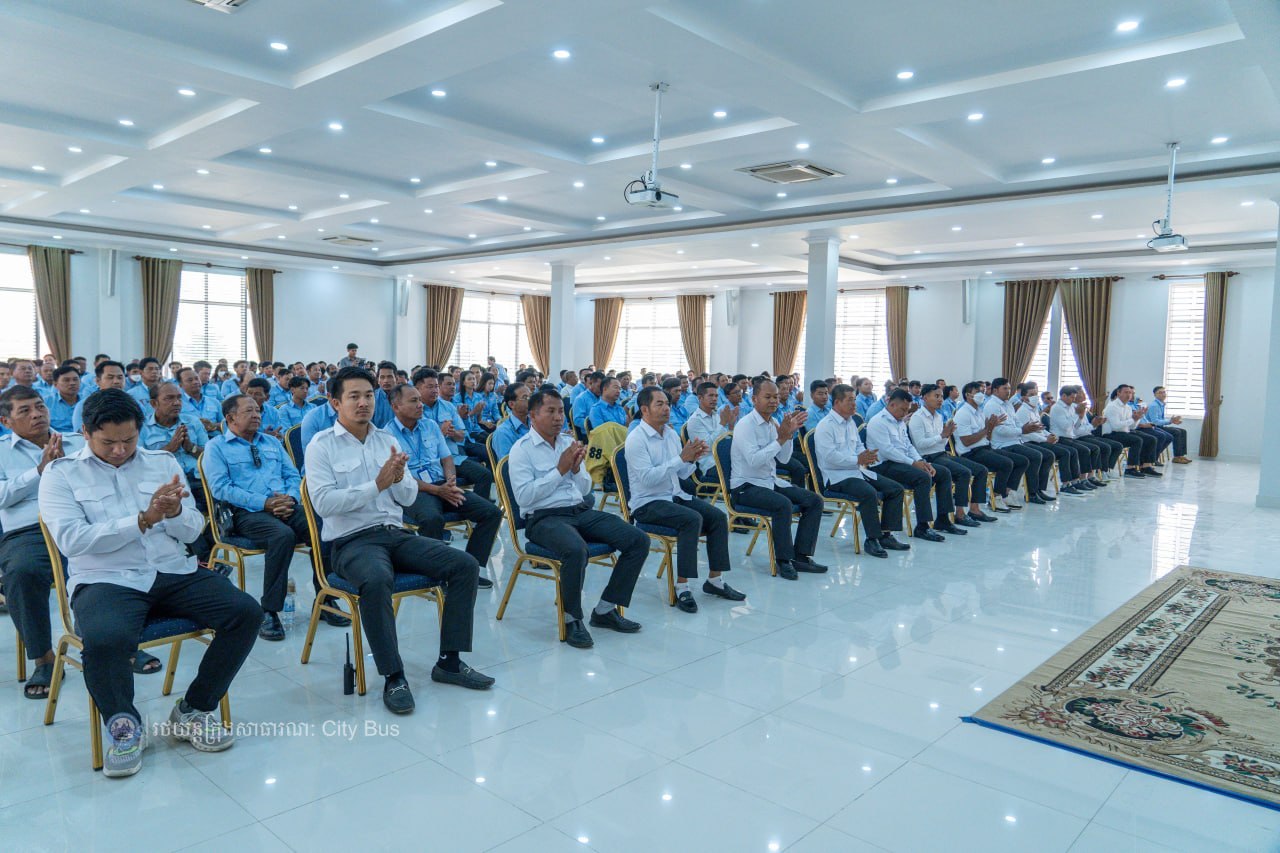 រដ្ឋាករស្វយ័តសាធារណៈរថយន្តក្រុង (City Bus) រាជធានីភ្នំពេញបានរៀបចំវគ្គបណ្តុះបណ្តាលស្តីពី “ ជំនាញបច្ចេកទេសបើកបររថយន្តក្រុង សម្រាប់បម្រើសេវាដឹក ជញ្ជូនសាធារណៈរថយន្តក្រុងក្នុងរាជធានីភ្នំពេញ” - image 14