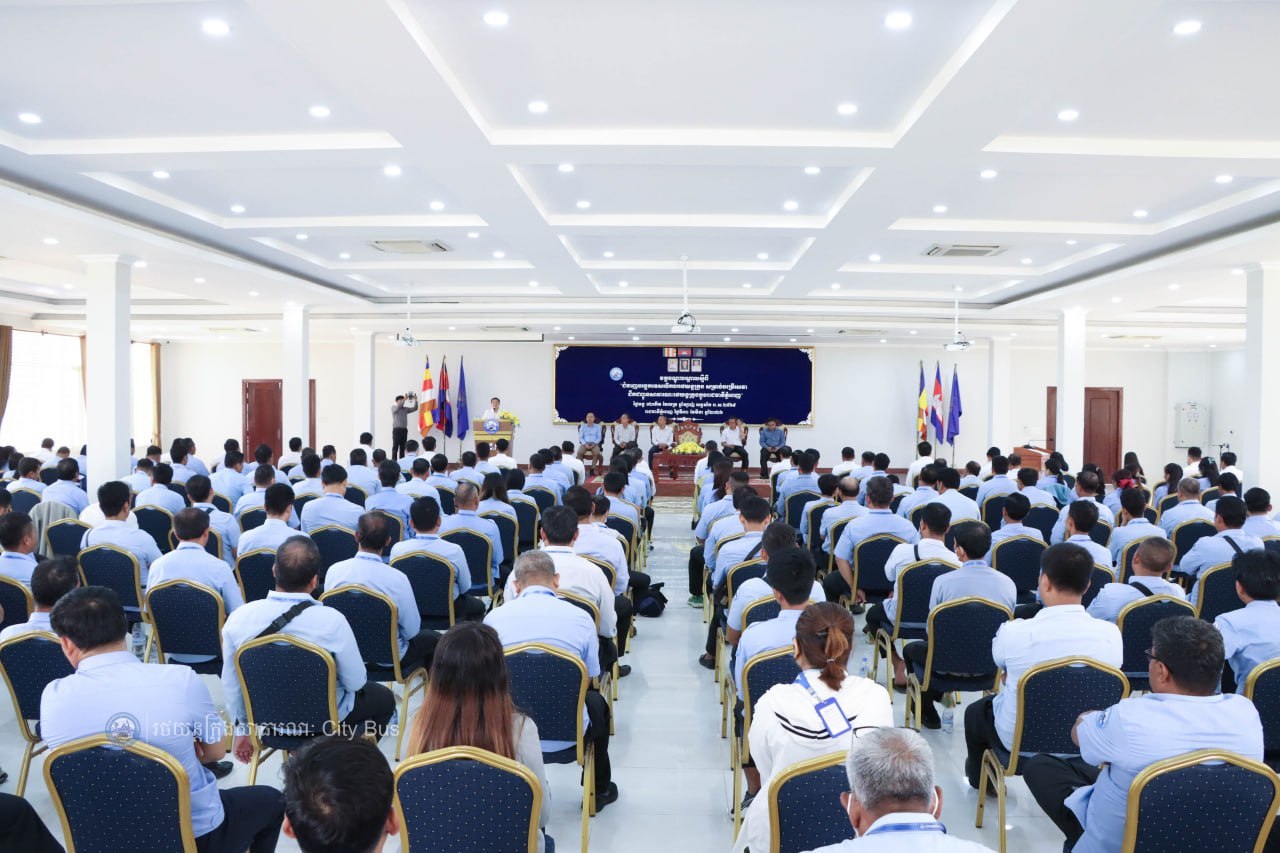 រដ្ឋាករស្វយ័តសាធារណៈរថយន្តក្រុង (City Bus) រាជធានីភ្នំពេញបានរៀបចំវគ្គបណ្តុះបណ្តាលស្តីពី “ ជំនាញបច្ចេកទេសបើកបររថយន្តក្រុង សម្រាប់បម្រើសេវាដឹក ជញ្ជូនសាធារណៈរថយន្តក្រុងក្នុងរាជធានីភ្នំពេញ” - image 15