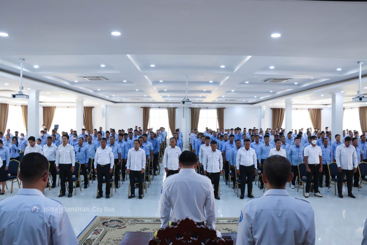 រដ្ឋាករស្វយ័តសាធារណៈរថយន្តក្រុង (City Bus) រាជធានីភ្នំពេញបានរៀបចំវគ្គបណ្តុះបណ្តាលស្តីពី “ ជំនាញបច្ចេកទេសបើកបររថយន្តក្រុង សម្រាប់បម្រើសេវាដឹក ជញ្ជូនសាធារណៈរថយន្តក្រុងក្នុងរាជធានីភ្នំពេញ” - image 16