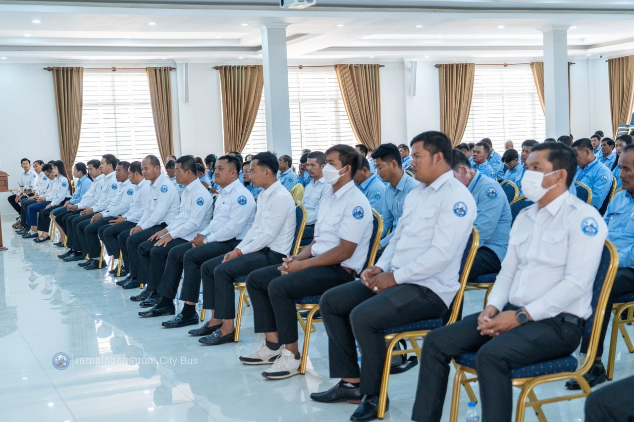រដ្ឋាករស្វយ័តសាធារណៈរថយន្តក្រុង (City Bus) រាជធានីភ្នំពេញបានរៀបចំវគ្គបណ្តុះបណ្តាលស្តីពី “ ជំនាញបច្ចេកទេសបើកបររថយន្តក្រុង សម្រាប់បម្រើសេវាដឹក ជញ្ជូនសាធារណៈរថយន្តក្រុងក្នុងរាជធានីភ្នំពេញ” - image 4